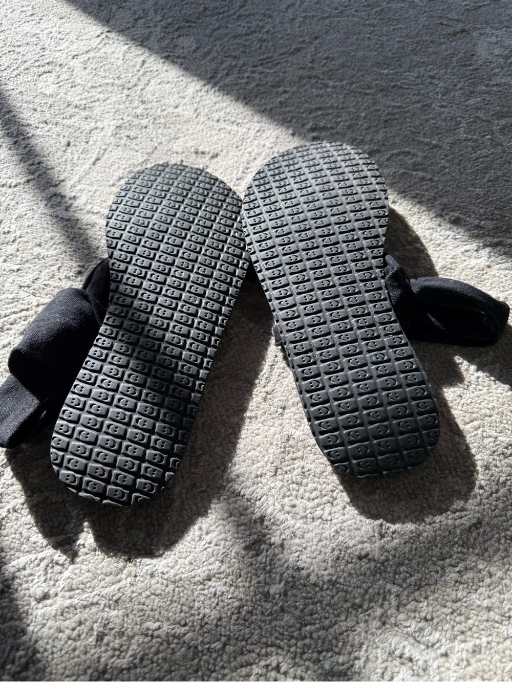 Bundle of 2 Sanuk Yoga Sling 2 Sandals in Black and Maroon colors - Picture 4 of 9
